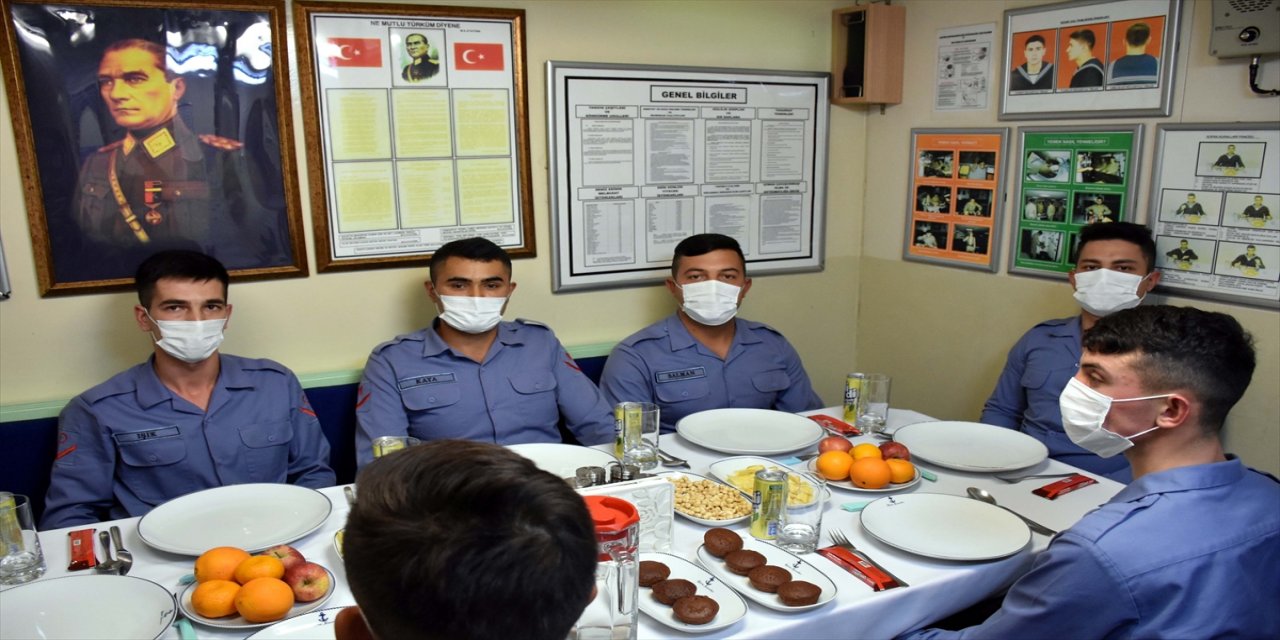 Mehmetçik yeni yıla Mavi Vatan'da nöbette giriyor