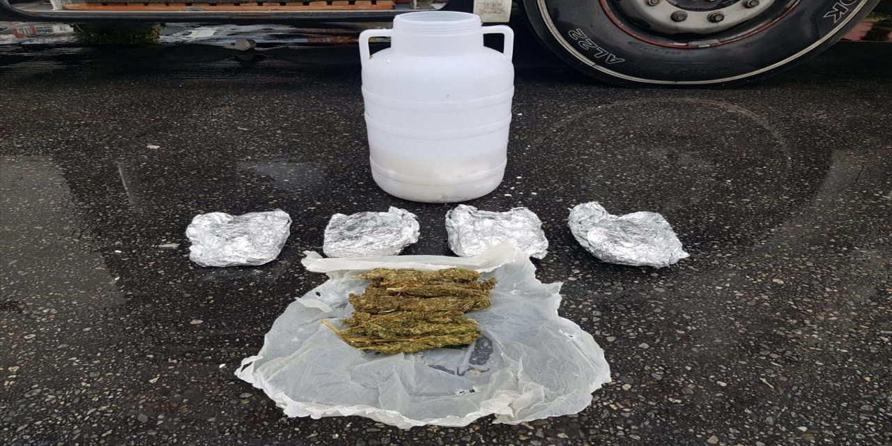 Aydın’da yolcu otobüsünde peynir bidonlarına gizlenmiş uyuşturucu madde ele geçirildi