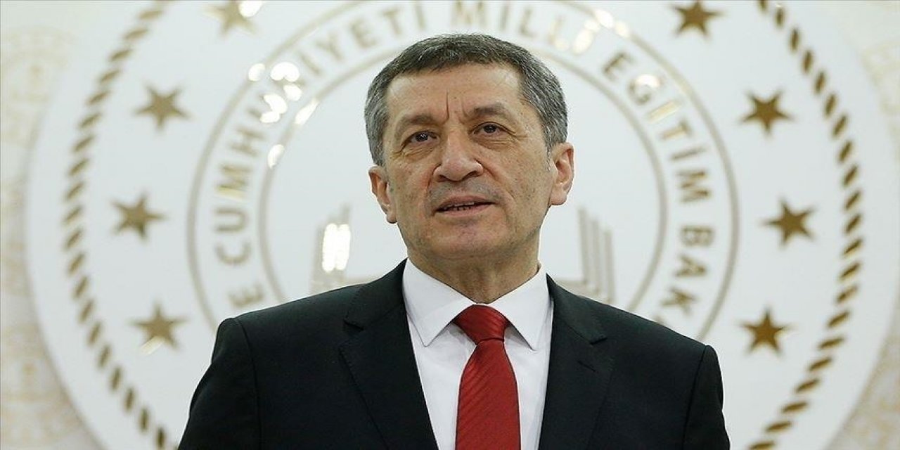 Milli Eğitim Bakanı Selçuk: "Salgın sona erecek, okullarda sosyal mesafesiz eğitime devam edeceğiz"
