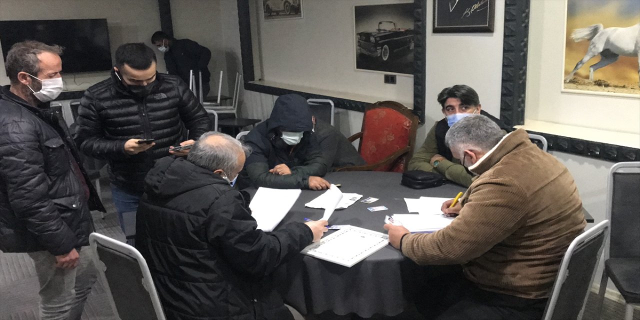 Bursa'da kahvehanede oyun oynayan 16 kişiye para cezası