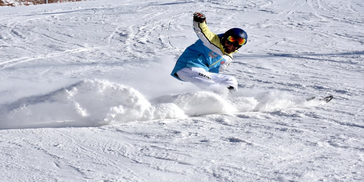 Yerli ve yabancı turistler Palandöken'de yoğunluk oluşturdu