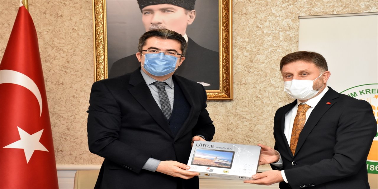 Erzurum'da uzaktan eğitim gören köy çocuklarına 600 tablet dağıtılacak