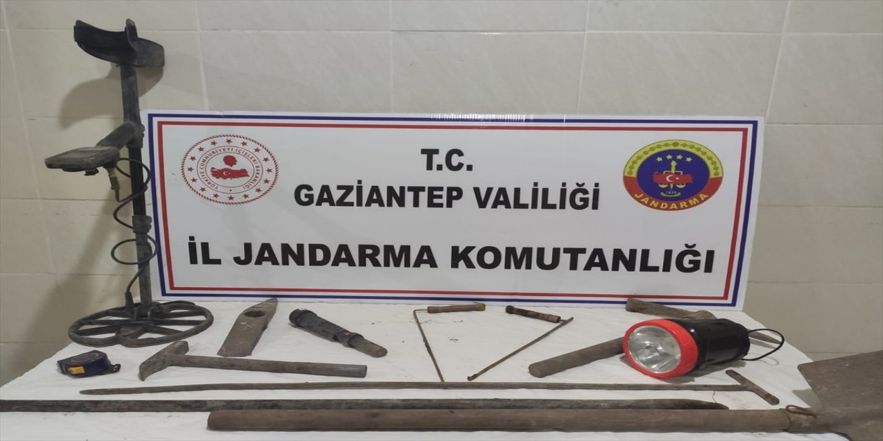 Gaziantep'te bağ evlerinden hırsızlık yaptıkları iddia edilen 3 şüpheli tutuklandı