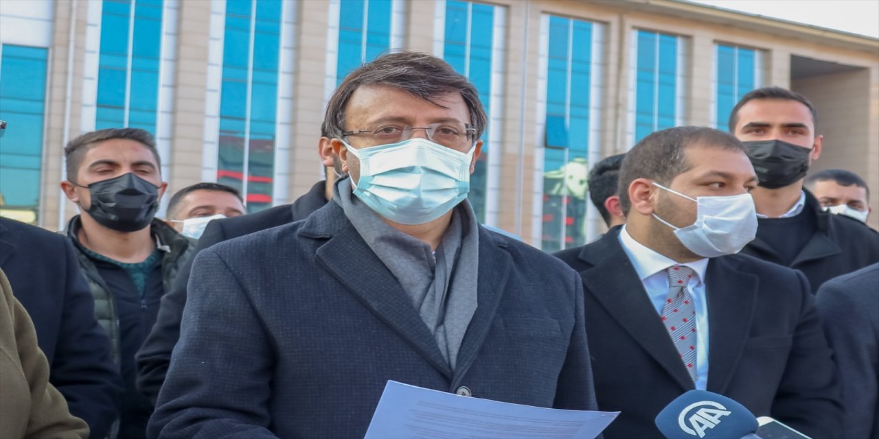 AK Parti'li 4 il başkanından, darbe ve başörtüsü açıklamalarına suç duyurusu