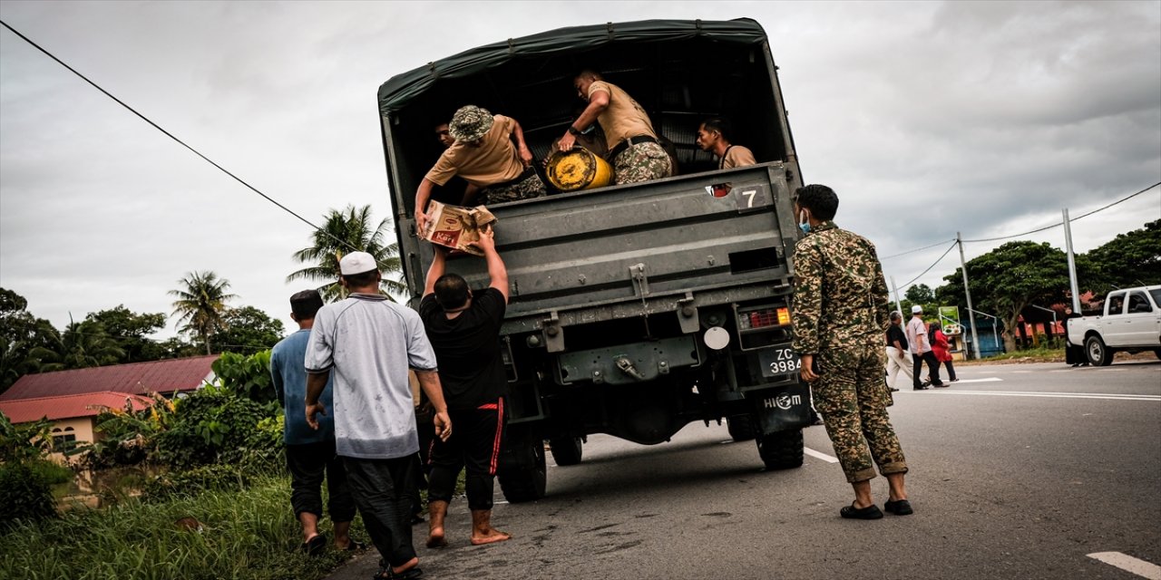 Malezya'da sel nedeniyle 34 binden fazla kişi tahliye edildi
