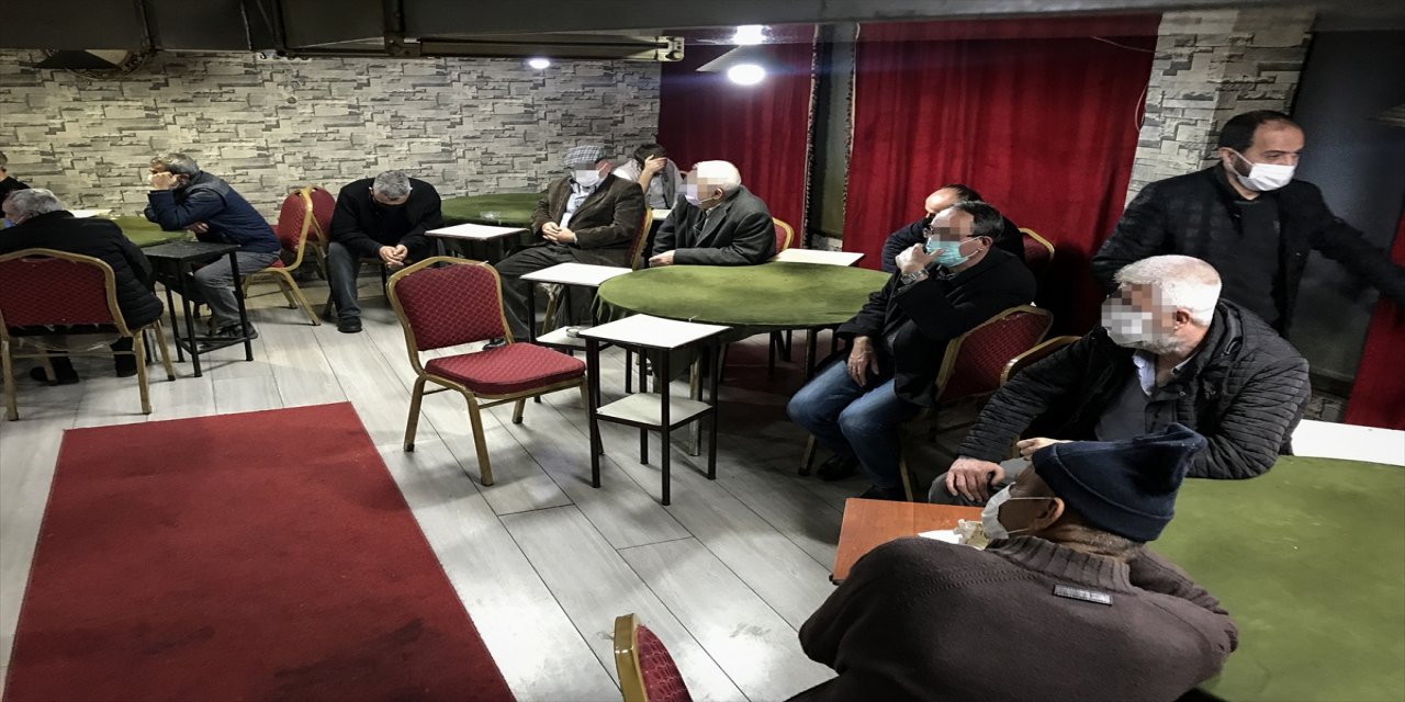 Bursa'da kumar oynayan 42 kişiye para cezası uygulandı