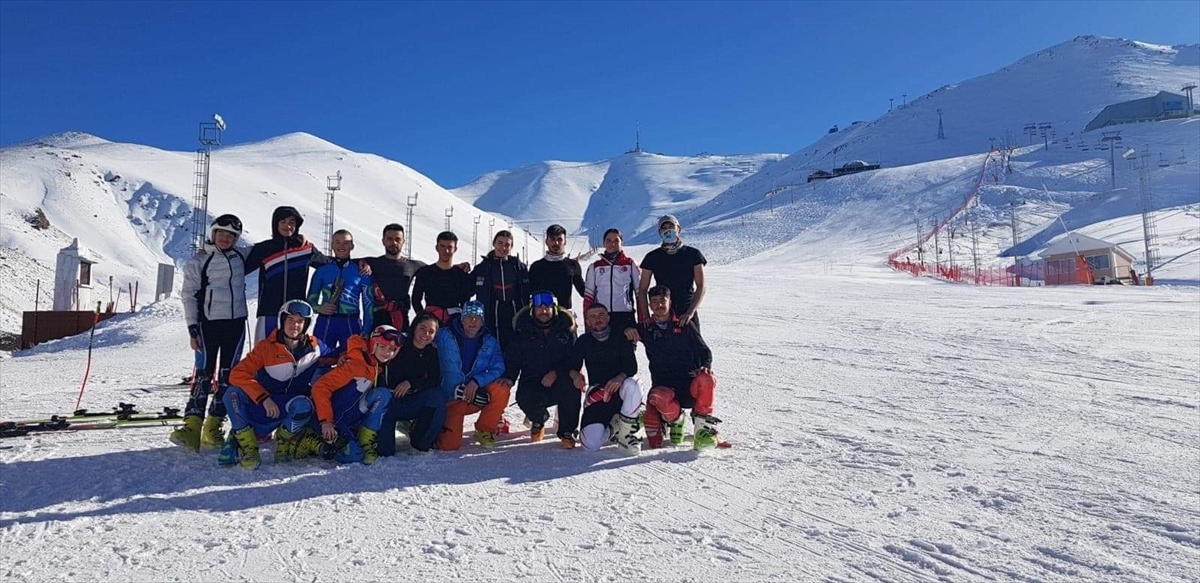 Bosna Hersekli kayakçılar Palandöken'deki imkanlara hayran kaldı