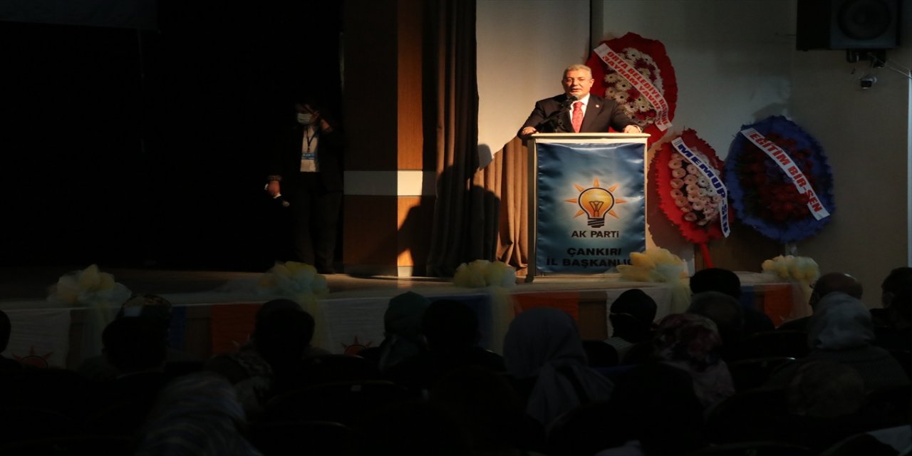 AK Partili Akbaşoğlu partisinin Çankırı Kadın Kolları Kongresi'nde konuştu: