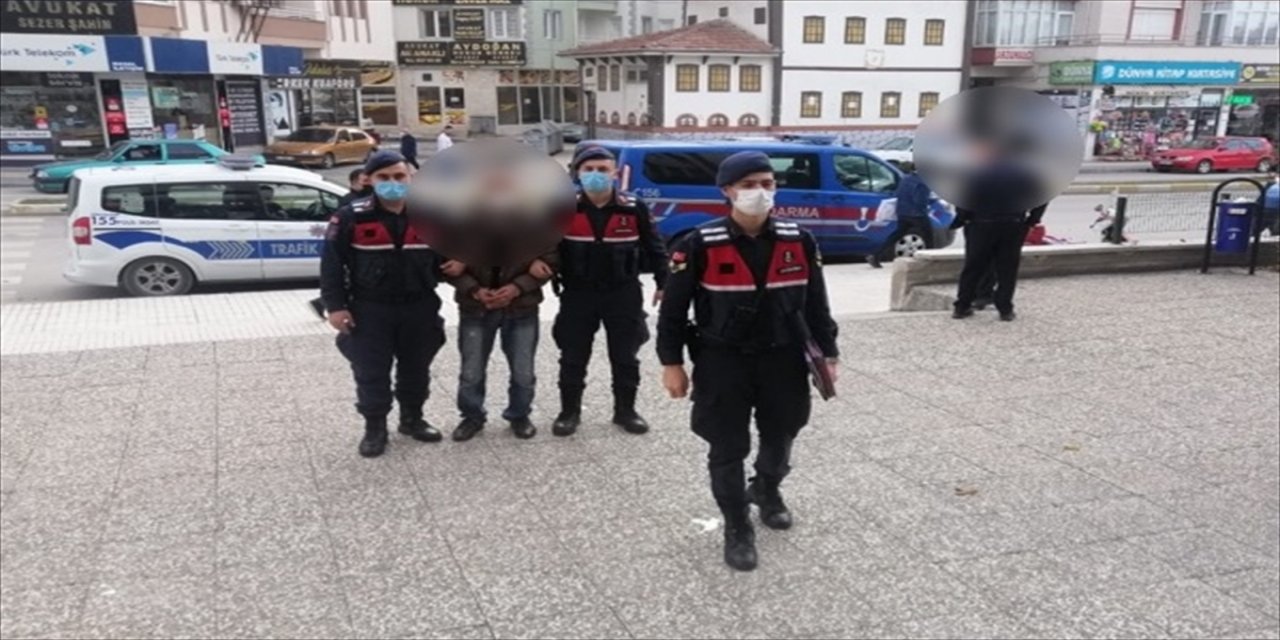 Çorum'da çaldığı kabloları yakarken yakalanan zanlı tutuklandı