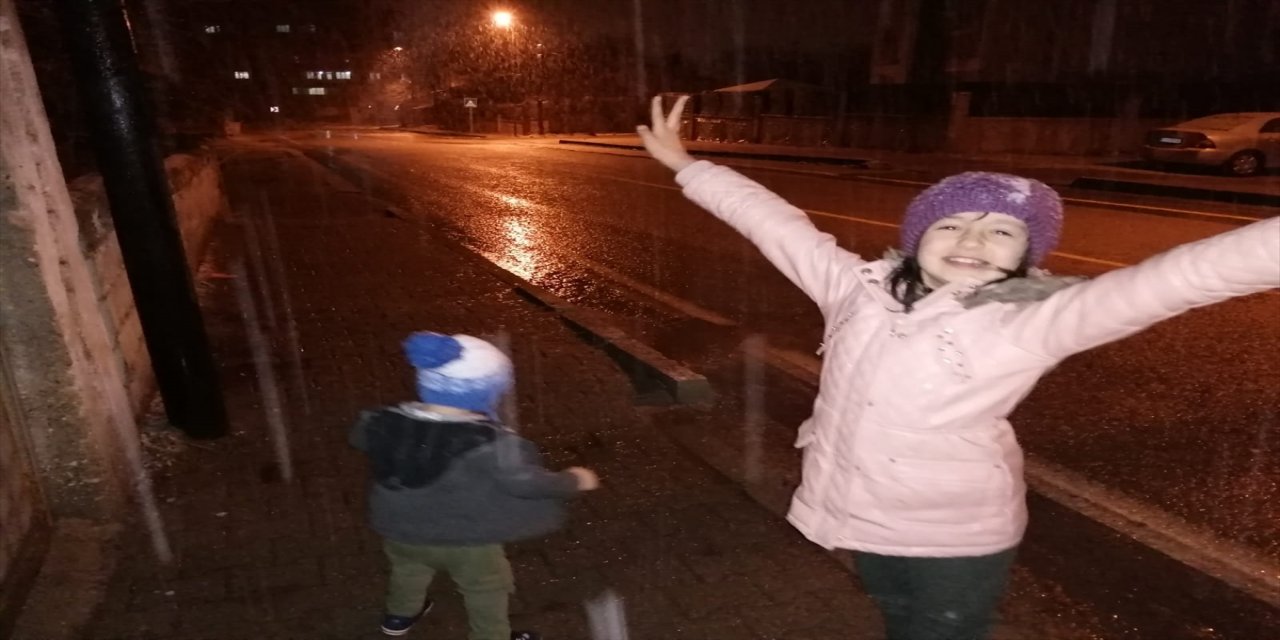 Kahramanmaraş'a mevsimin ilk karı yağdı