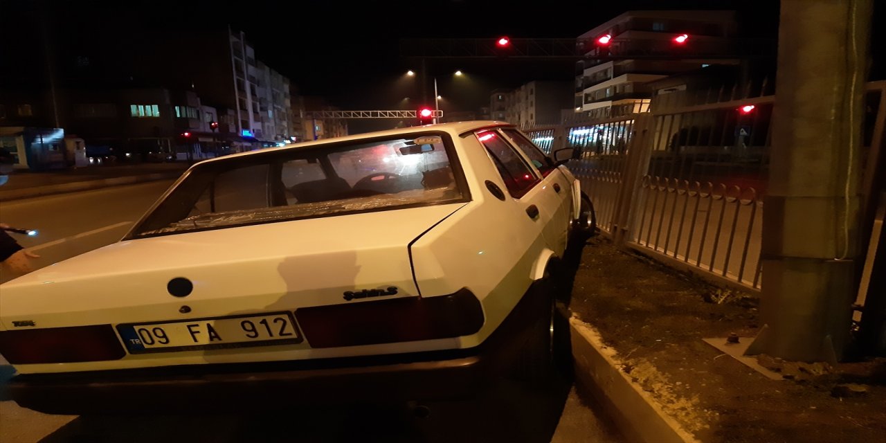 Aydın'da otomobil ile tırın çarpışması sonucu 1 kişi yaralandı