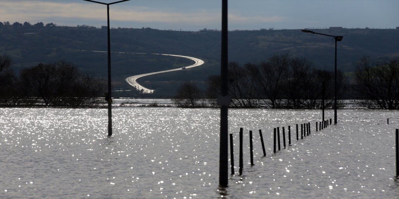 Kırklareli'nde yer yer taşkın yapan Ergene Nehri'nin debisi düşmeye başladı