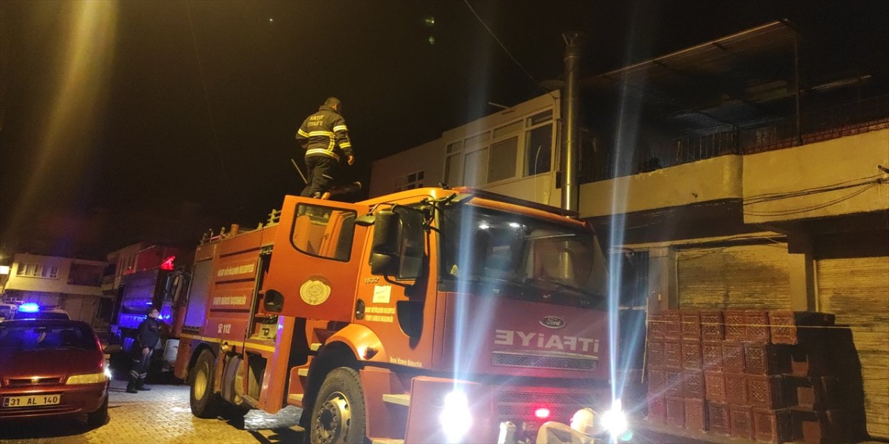Hatay'da yangın çıkan evde hasar oluştu