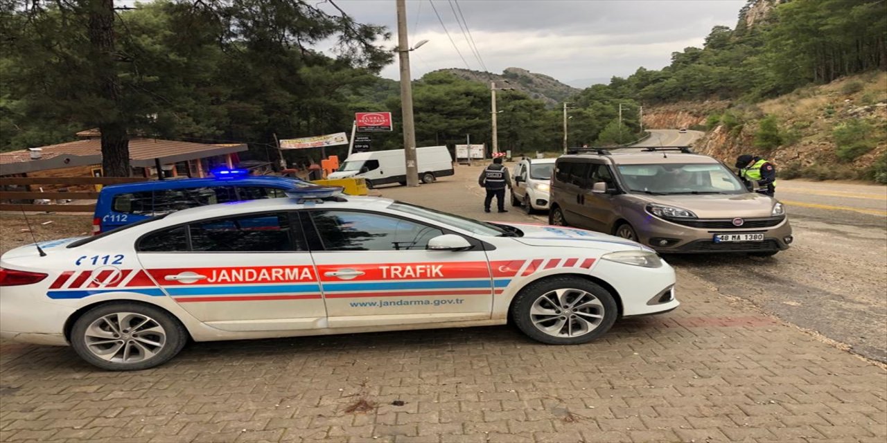 Muğla'da Kovid-19 tedbirlerine uymayan 59 kişiye 154 bin lira ceza kesildi