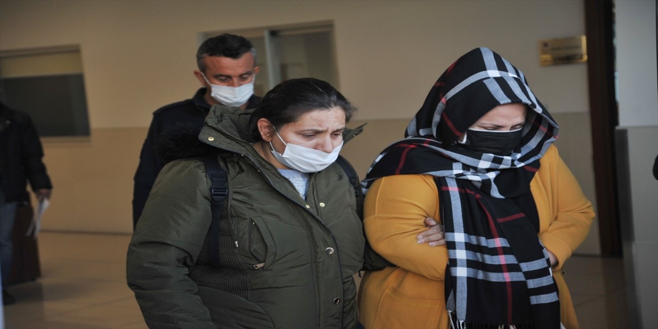 Antalya'da otomobil traktöre çarptı: 2 ölü