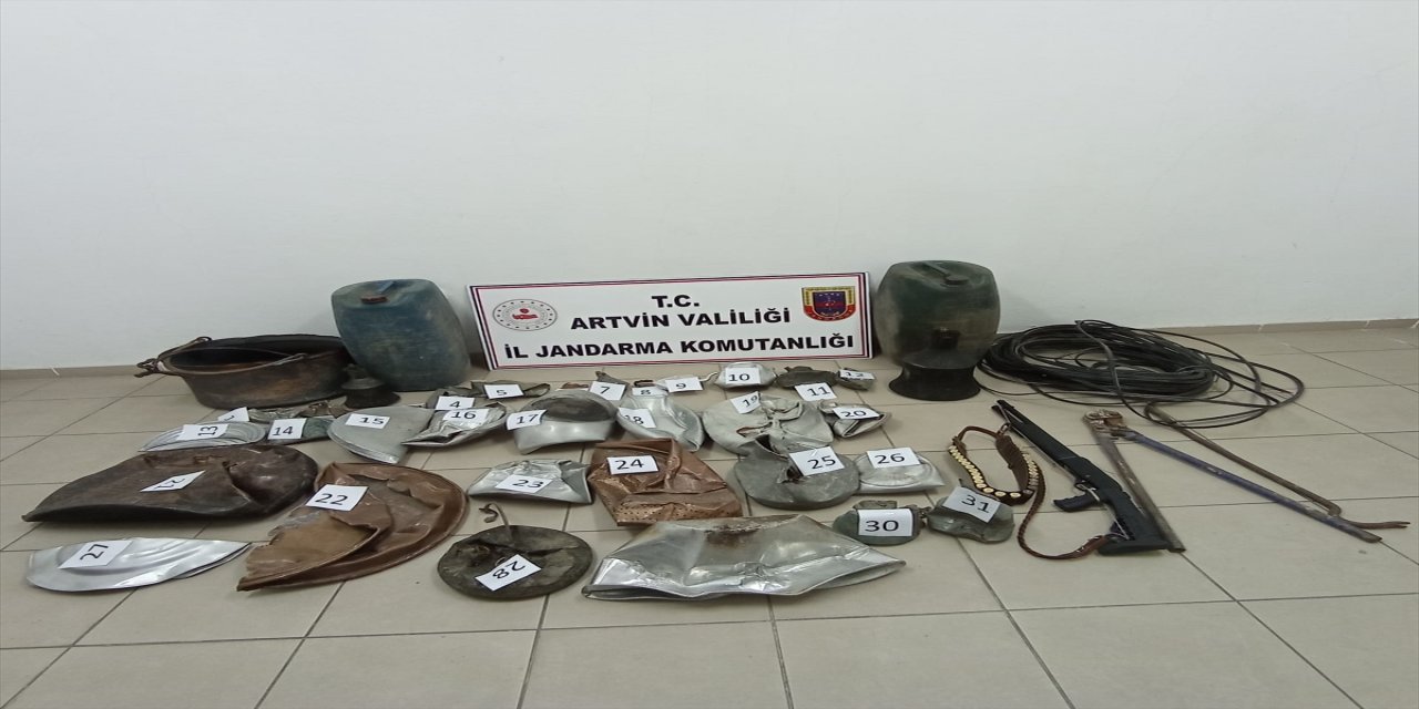 Artvin'de hırsızlık yaptıkları iddiasıyla 4 şüpheli tutuklandı