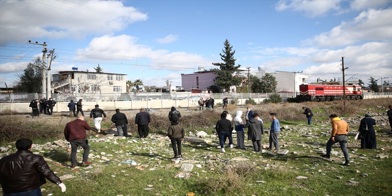 Adana'da lokomotifin çarptığı kişi hayatını kaybetti