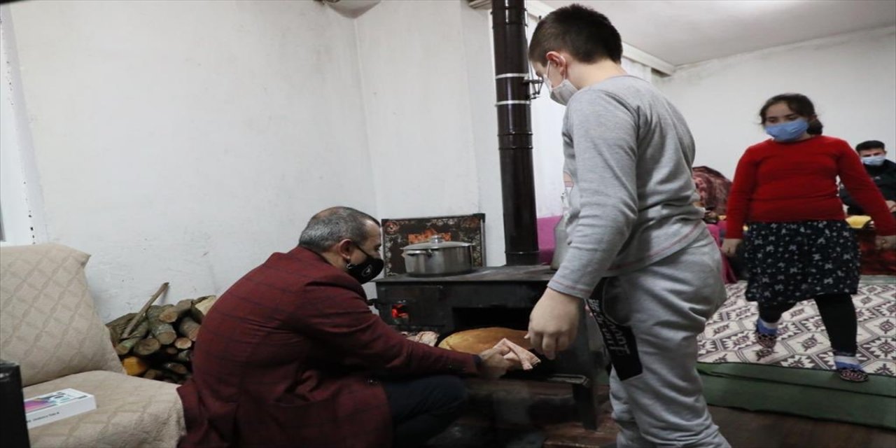 Ordu Valisi Sonel traktör kullanıp kuzinede ekmek pişirdi