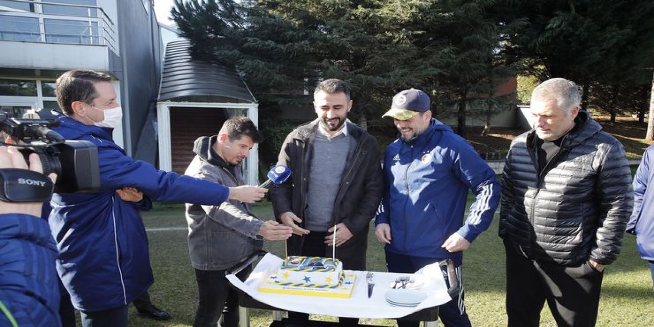 Fenerbahçe'de Selçuk Şahin'in doğum günü kutlandı