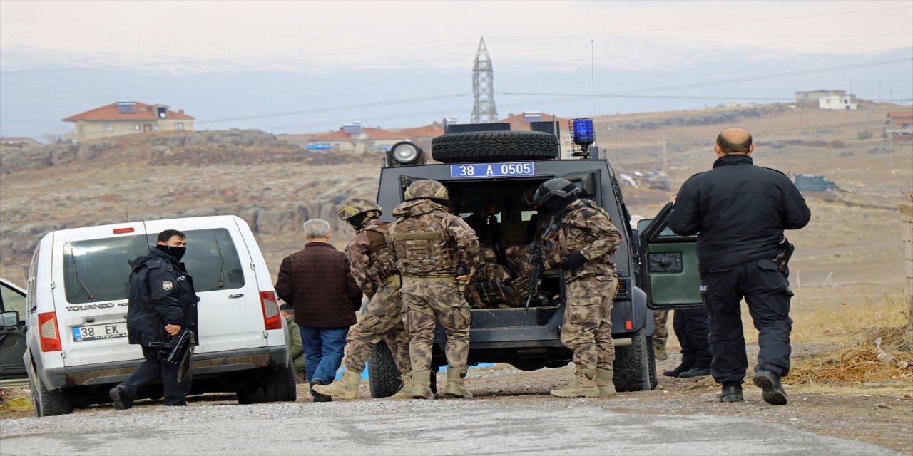 Kayseri'de tüfekle havaya rastgele ateş eden şüpheli özel harekat polislerince yakalandı