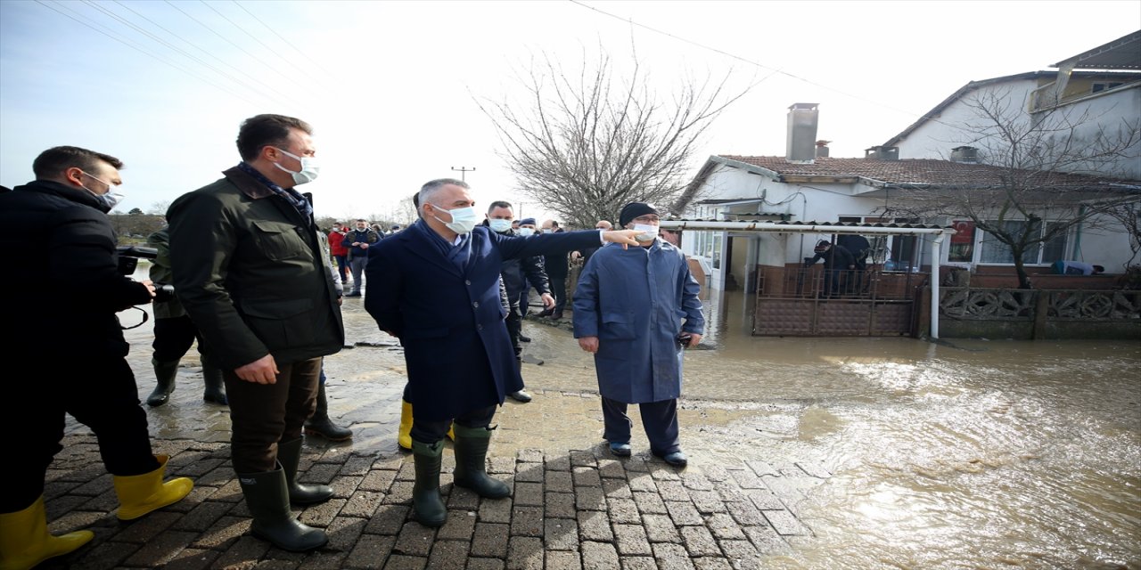 Kırklareli Valisi Bilgin, dere yatağının taştığı bölgede incelemede bulundu