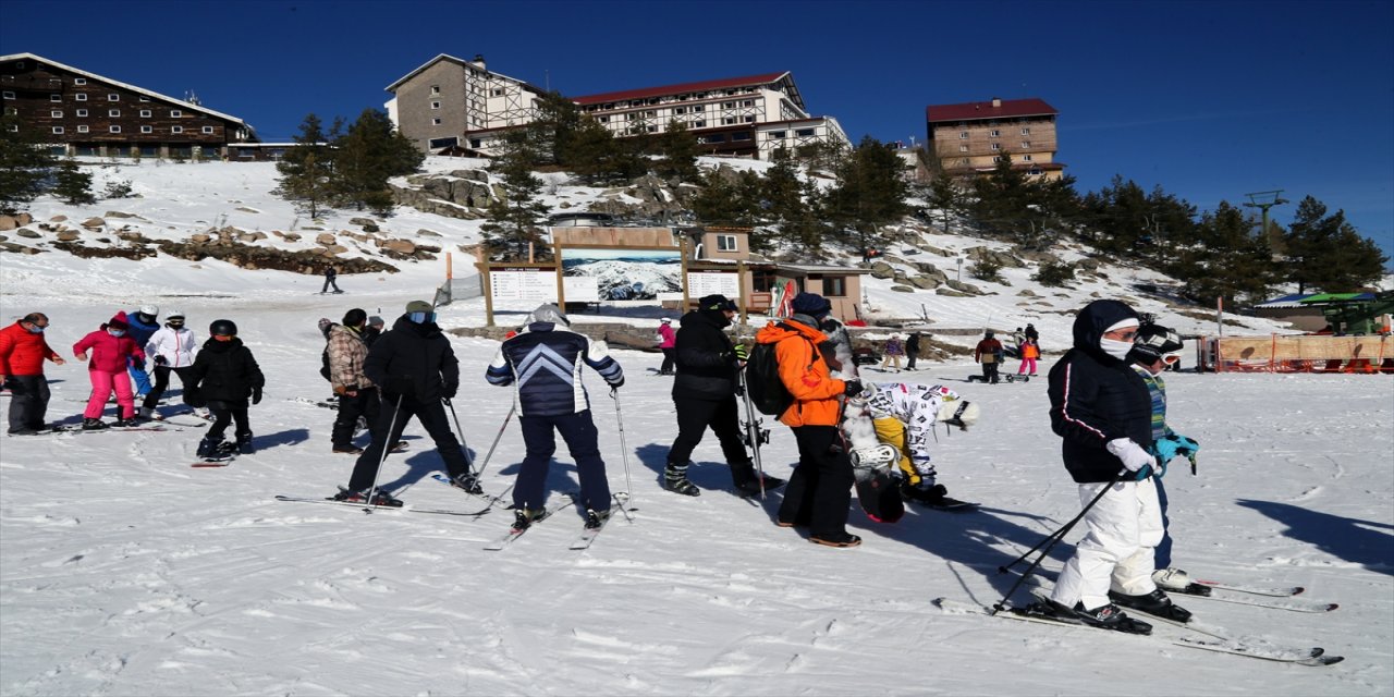 Kartalkaya'da yarıyıl tatili yoğunluğu yaşanıyor