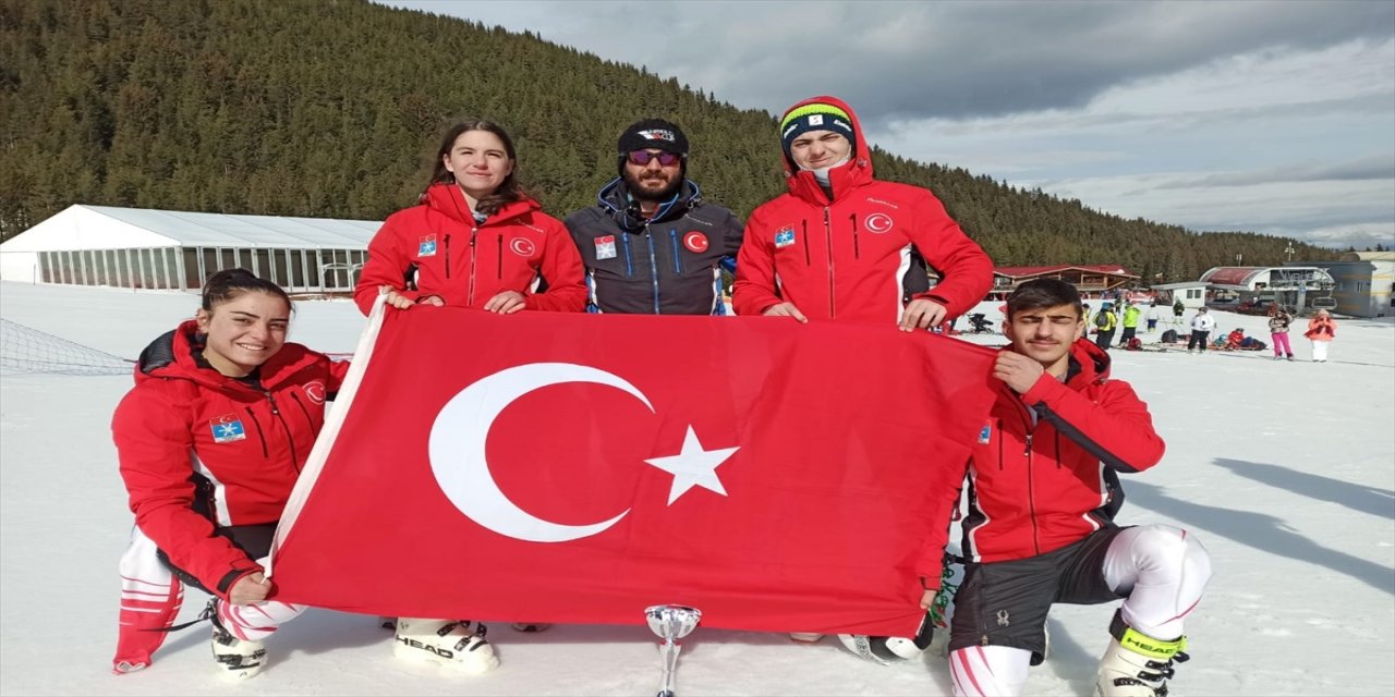 Milli kayakçı Sıla Kara, Bulgaristan'da bronz madalya kazandı