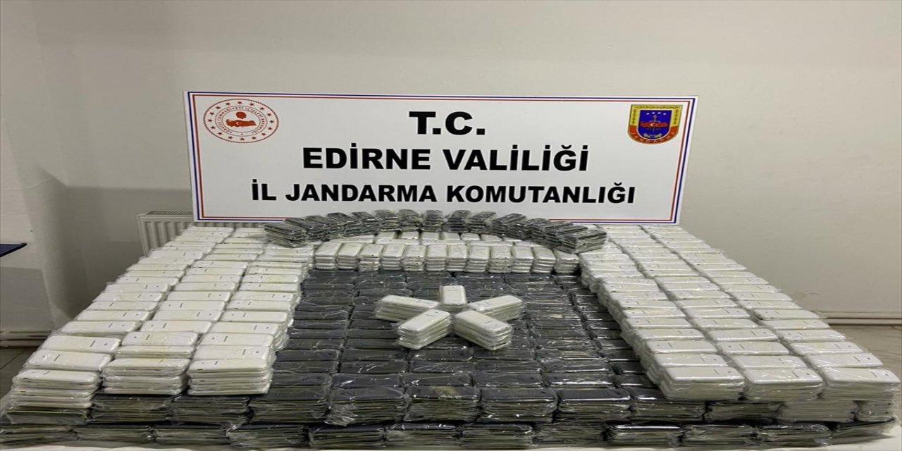 Edirne'de 3 bin 500 kaçak cep telefonu ele geçirildi