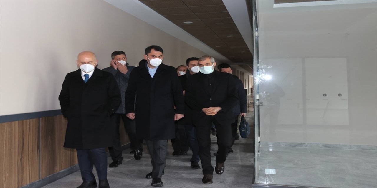 Bakanlar Kurum ve Karaismailoğlu, Güneysu Eğitim Külliyesi'nde incelemelerde bulundu
