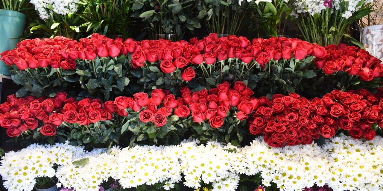 İç Anadolu'da çiçekçiler "14 Şubat Sevgililer Günü"nde yoğun mesai harcıyor