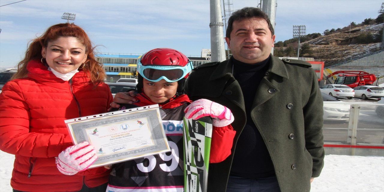 Erzurum'da öğrenciler kayak ve kayakla atlama eğitimini tamamladı