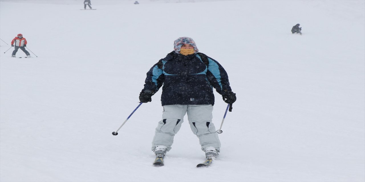 Kartepe'de kar kalınlığı 1 metreye ulaştı