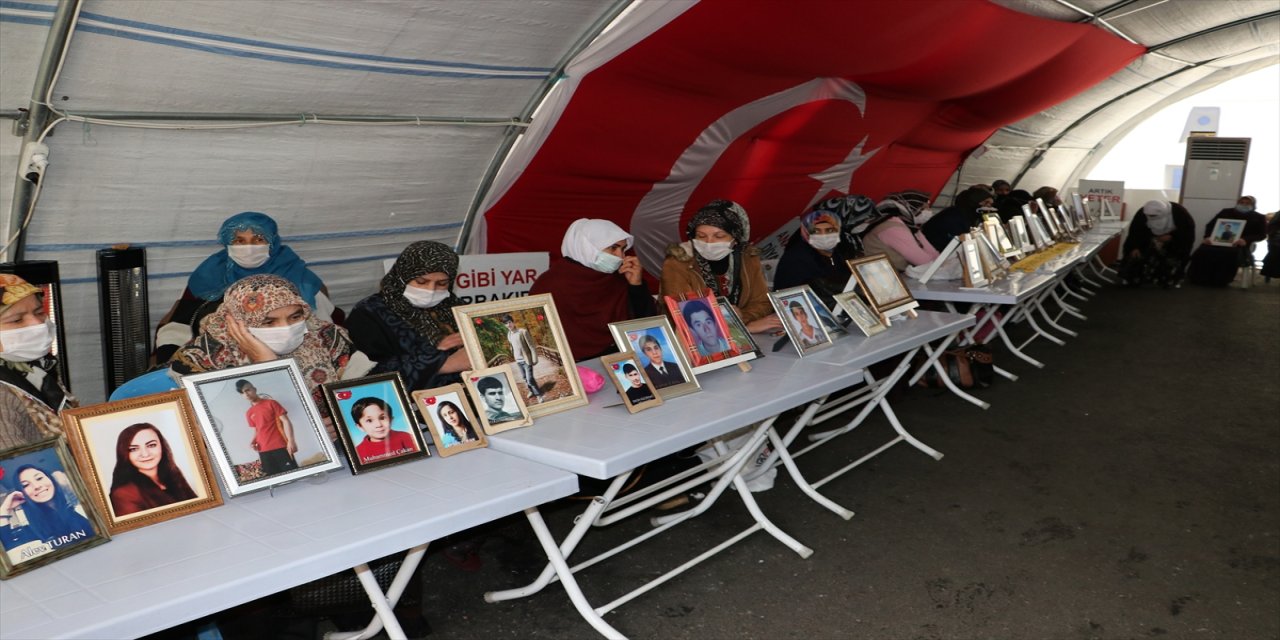 Diyarbakır annelerinin "evlat nöbetine" iki aile daha katıldı