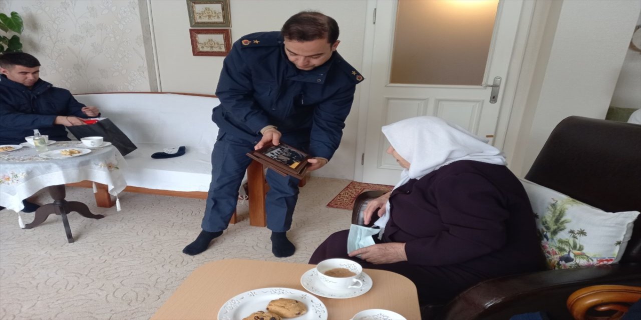 "Mahide nine"nin ördüğü atkılar Şırnak'taki askerleri ısıtacak