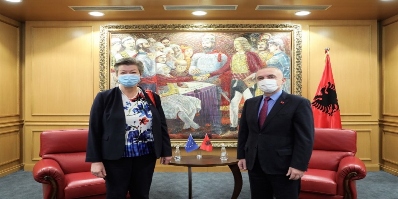 AB Komisyonu üyesi Johansson Arnavutluk'u ziyaret etti