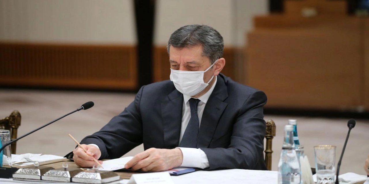 Milli Eğitim Bakanı Selçuk, okullarda yüz yüze yapılacak sınavlara ilişkin lise öğrencilerine seslendi