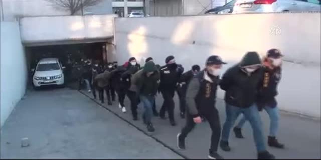 İstanbul merkezli "siber dolandırıcılık" operasyonunda yakalanan 35 şüpheli tutuklandı