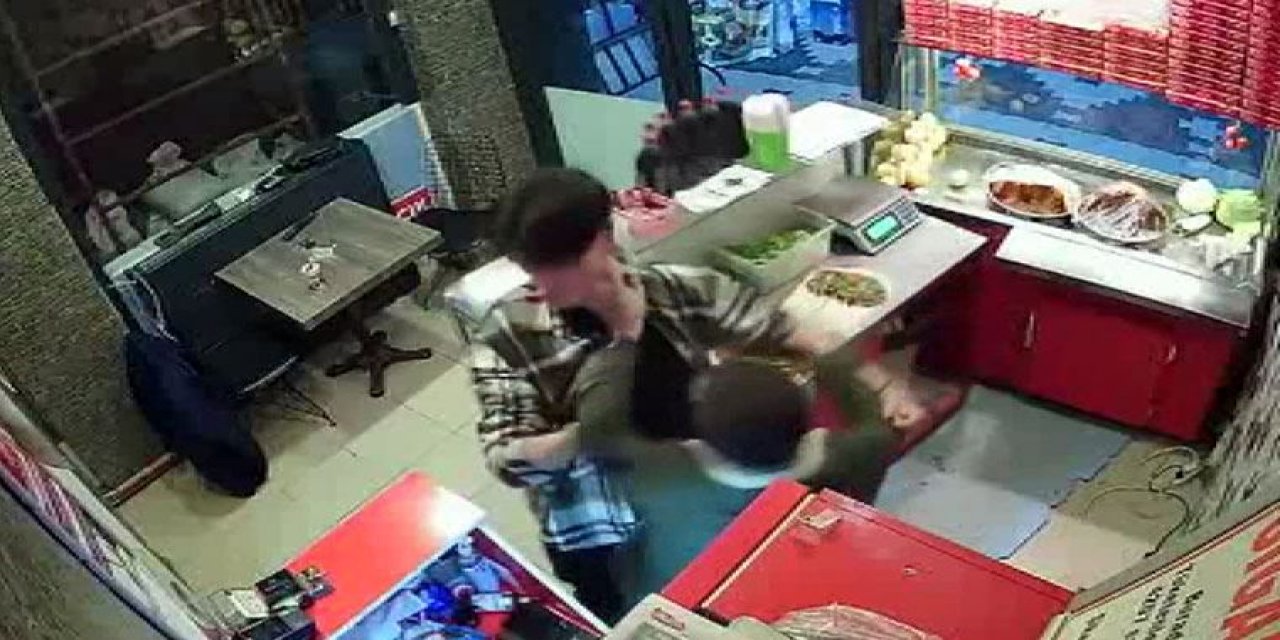 Çiğ köfte "acılı" olduğu gerekçesiyle iş yeri çalışanını darbetti