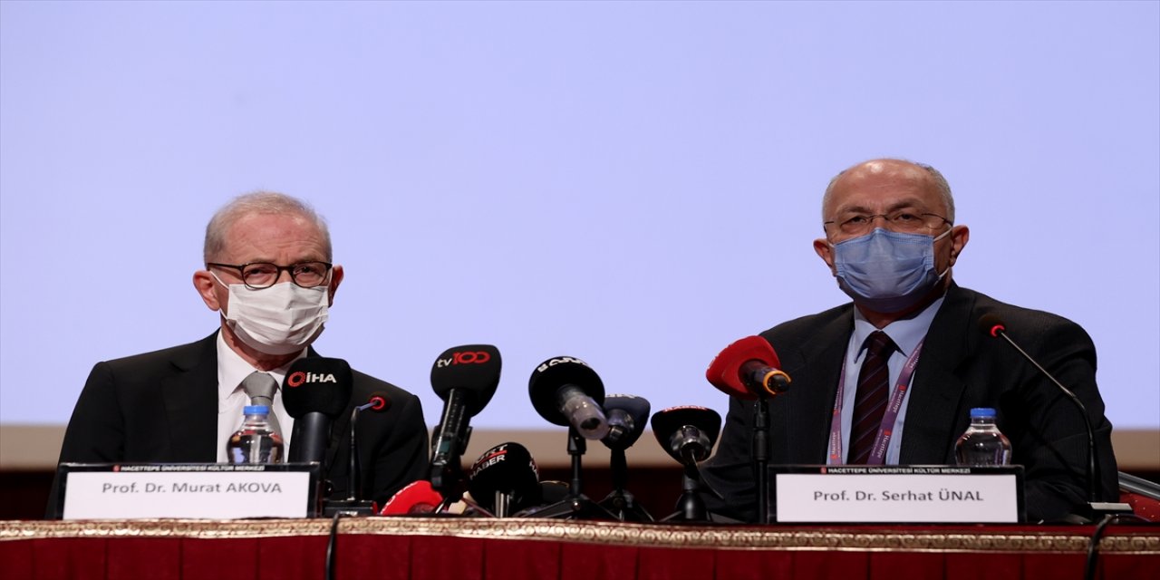 Hacettepe Üniversitesi öğretim üyeleri Ünal ve Akova, CoronaVac aşısı Faz-3 çalışma sonuçlarını değerlendirdi