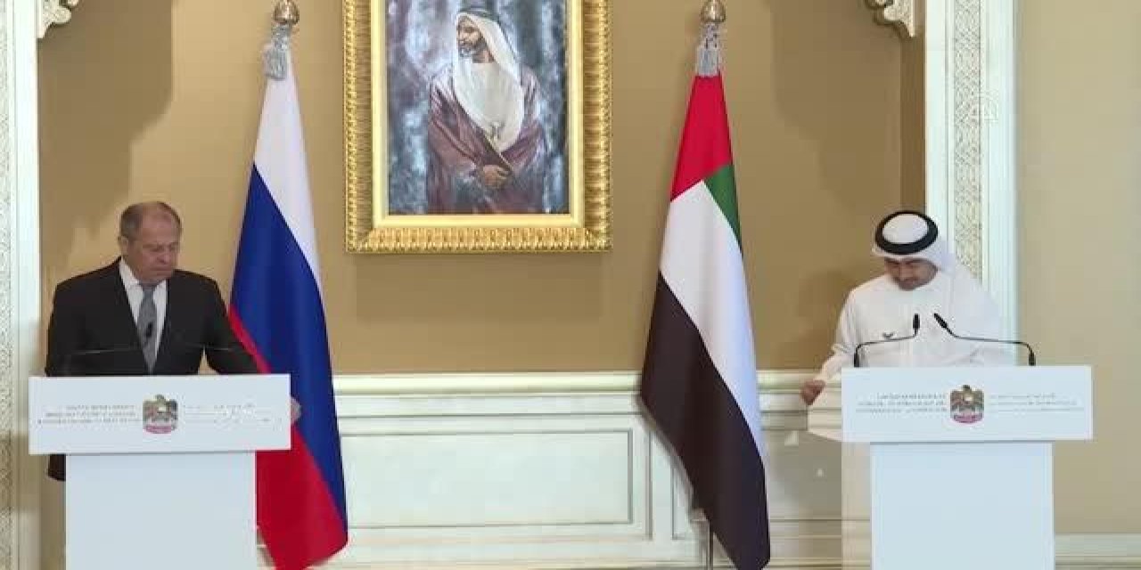 Lavrov İran ile nükleer anlaşmaya başka meselelerin dahil edilmemesi gerektiğini söyledi