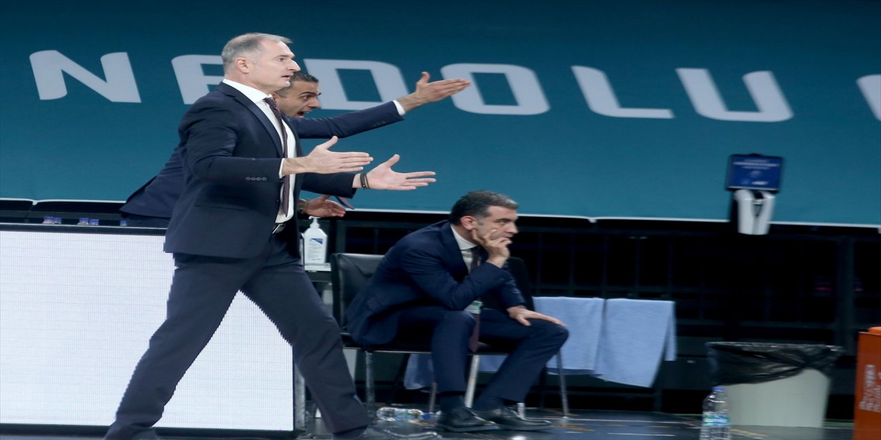 Anadolu Efes: 102 - Empera Halı Gaziantep Basketbol: 63