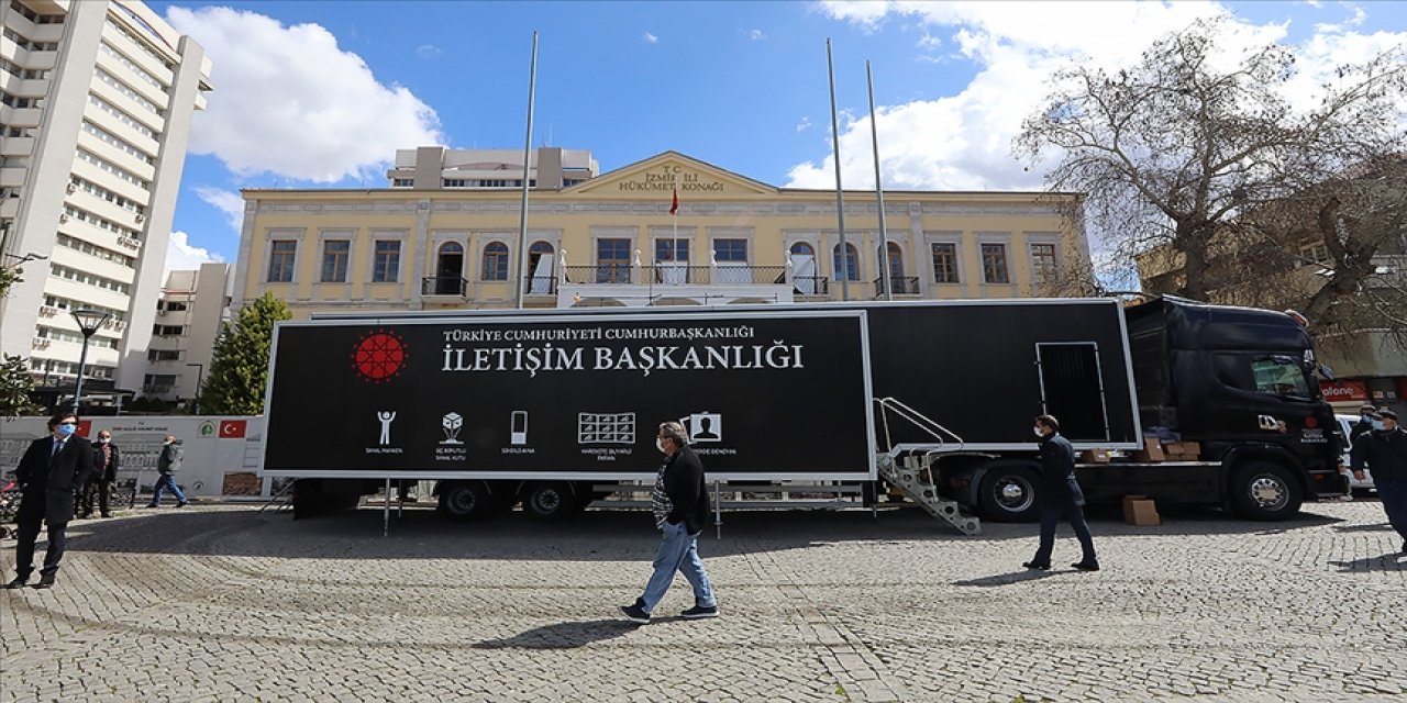 Cumhurbaşkanlığı İletişim Başkanlığı Dijital Tırı 5. durağı İzmir'de ziyarete açıldı