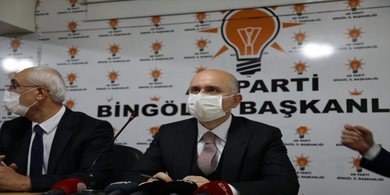 Ulaştırma ve Altyapı Bakanı Karaismailoğlu, Bingöl'de AK Parti İl Başkanlığında konuştu