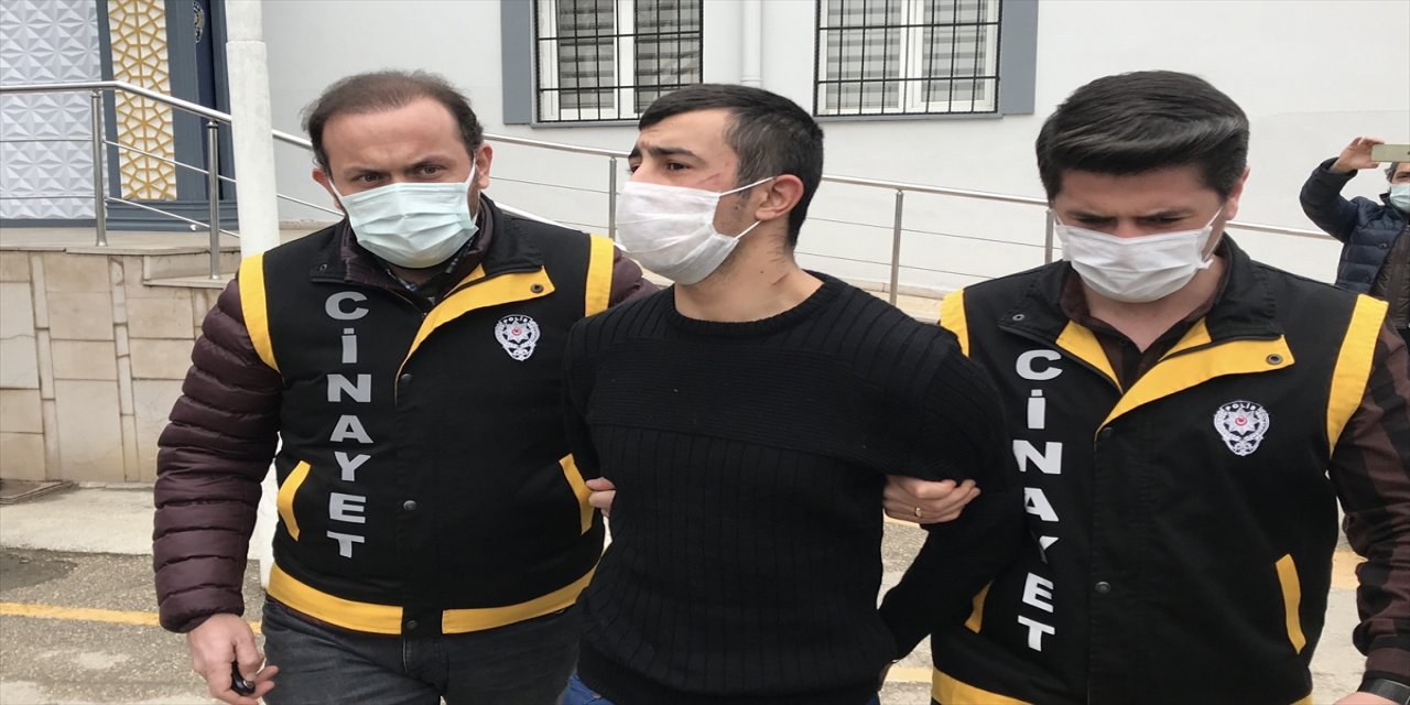 Bursa'da üç kişiyi bıçakla yaraladığı iddiasıyla gözaltına alınan şüpheli tutuklandı