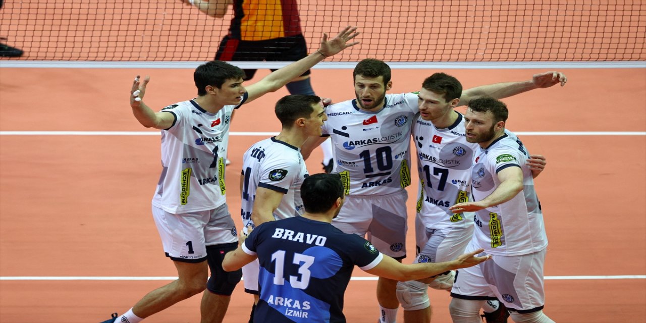 Arkas Spor: 3 - Galatasaray HDI Sigorta: 2- İzmir temsilcisi yarı finale yükseldi