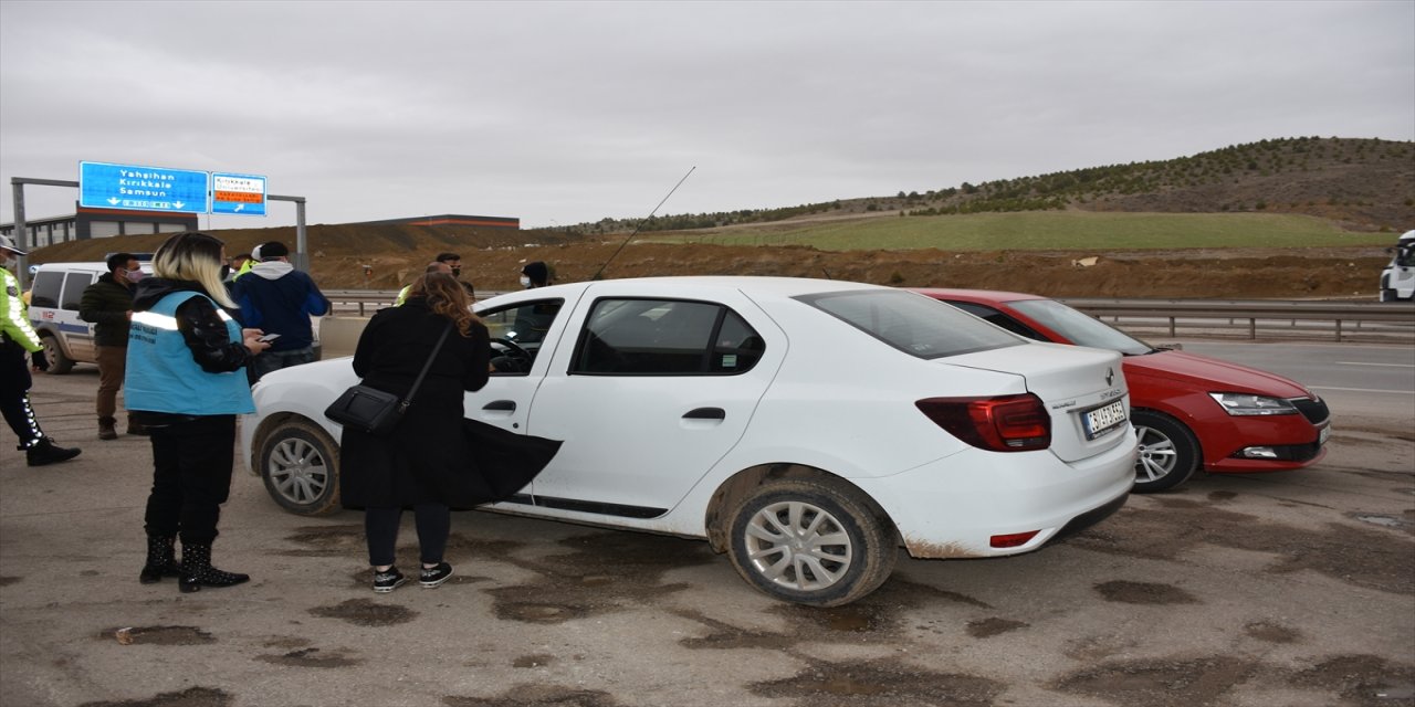 Kırıkkale'de HES kodu sorgularında Kovid-19 riski taşıdığı belirlenen 2 sürücüye 4 bin 50'şer lira ceza