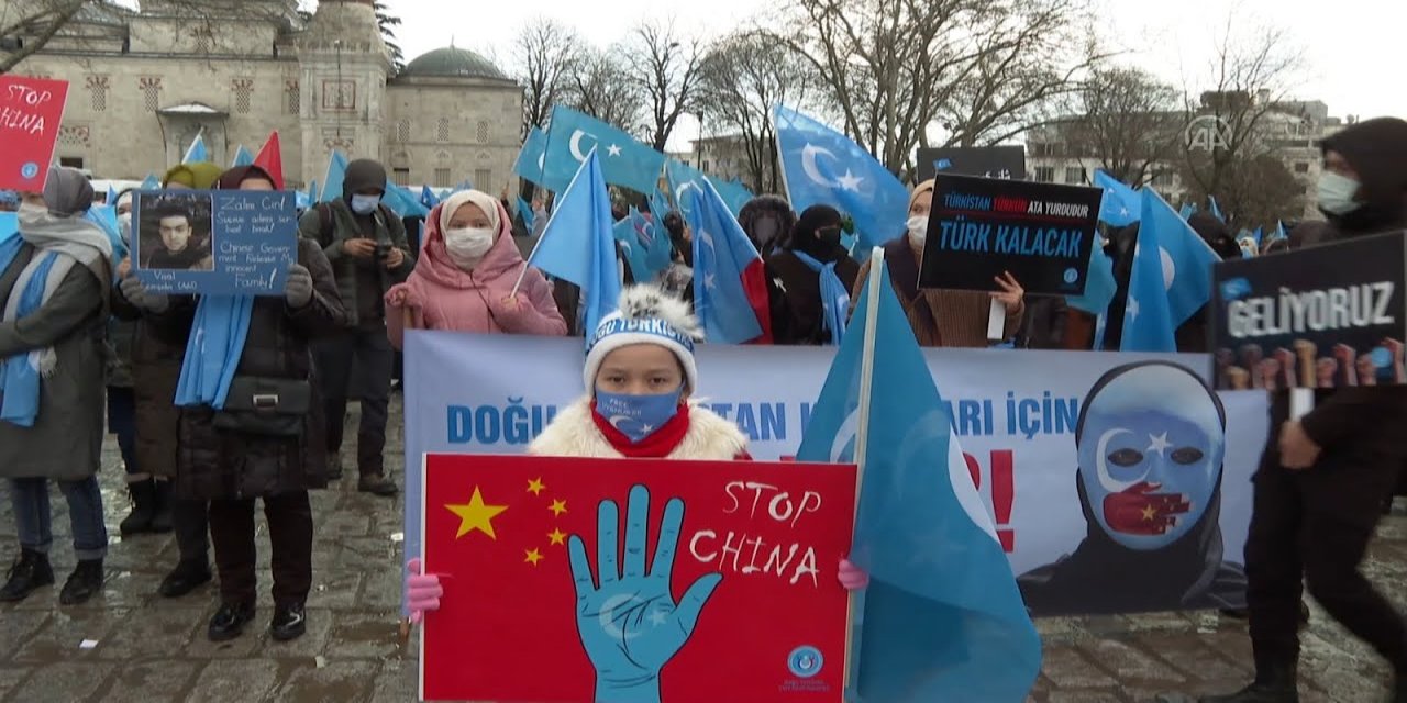 İstanbul'daki Uygur dernekleri, Çin Dışişleri Bakanı Vang Yi'nin Türkiye ziyaretini protesto etti