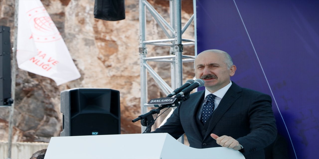 Ulaştırma ve Altyapı Bakanı Karaismailoğlu, Şanlıurfa'da köprülü kavşak açılışında konuştu