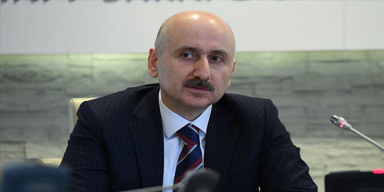 Bakan Karaismailoğlu, Süveyş Kanalı'ndaki gemi kazası nedeniyle yaşanan sorunlara ilişkin açıklama yaptı