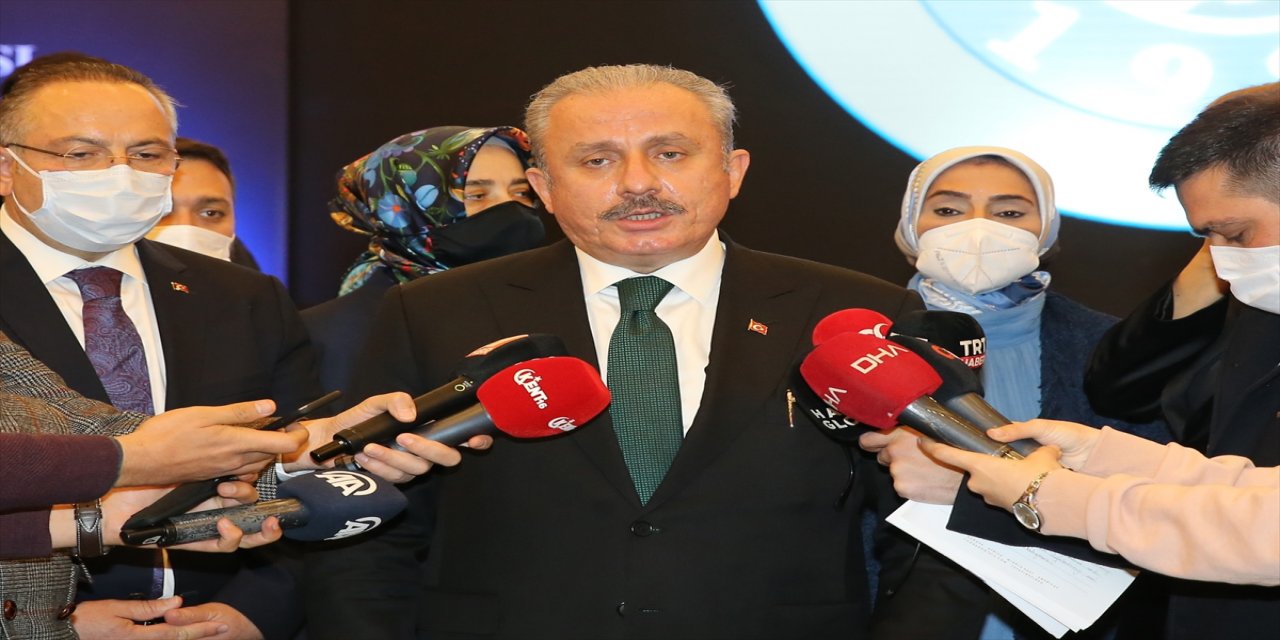 TBMM Başkanı Şentop, gazetecilerin gündeme ilişkin sorularını yanıtladı